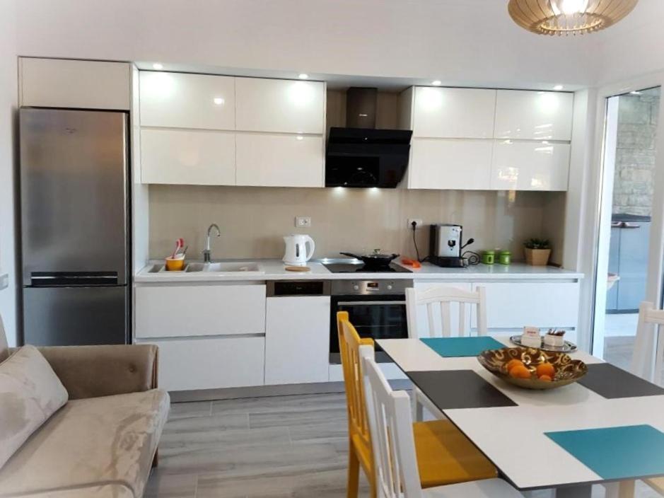 Sofia'S Holiday Apartment Влёра Экстерьер фото